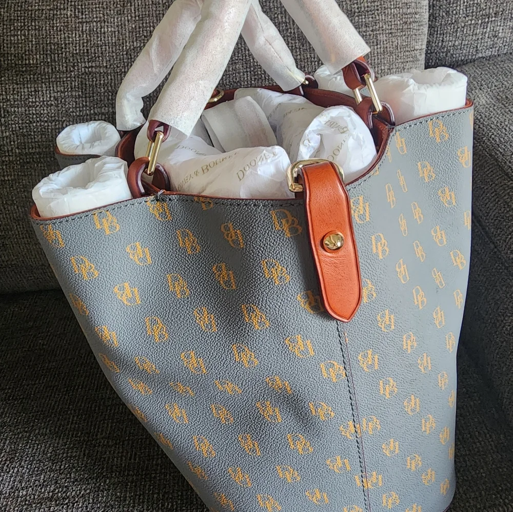 Dooney & Bourke - Picture 2 of 8